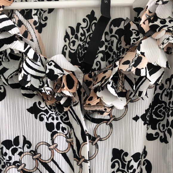 Sioni animal print ruffled collar sleeveless summer blouse - Picture 11 of 12